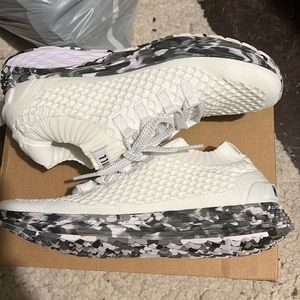 NO BULL knit runners mens 9 womens 10.5 brand new